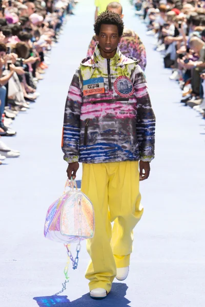 Look 28